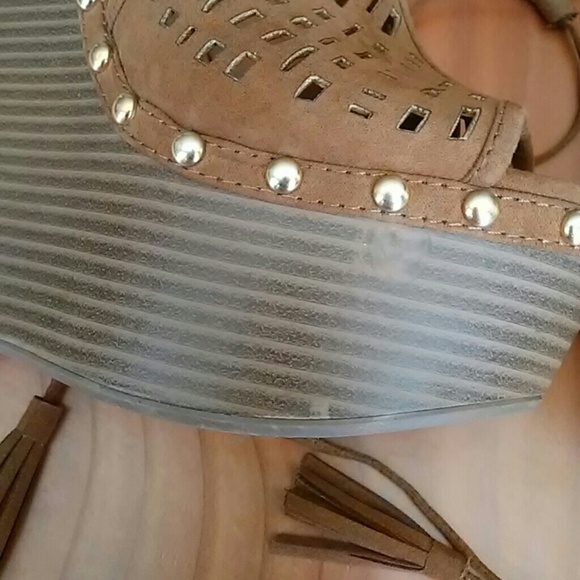 70's Throwback - Picture 3 of 8